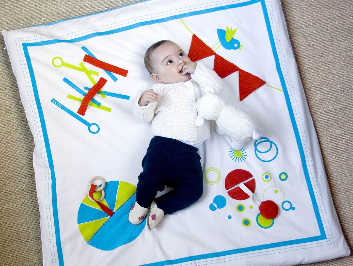 Bonjour, organic baby playmat. Au revoir, fussy baby.